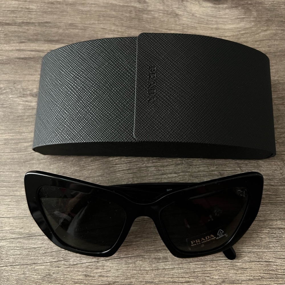 Authentic Cat Eye Prada Sunglasses - Picture 4 of 7